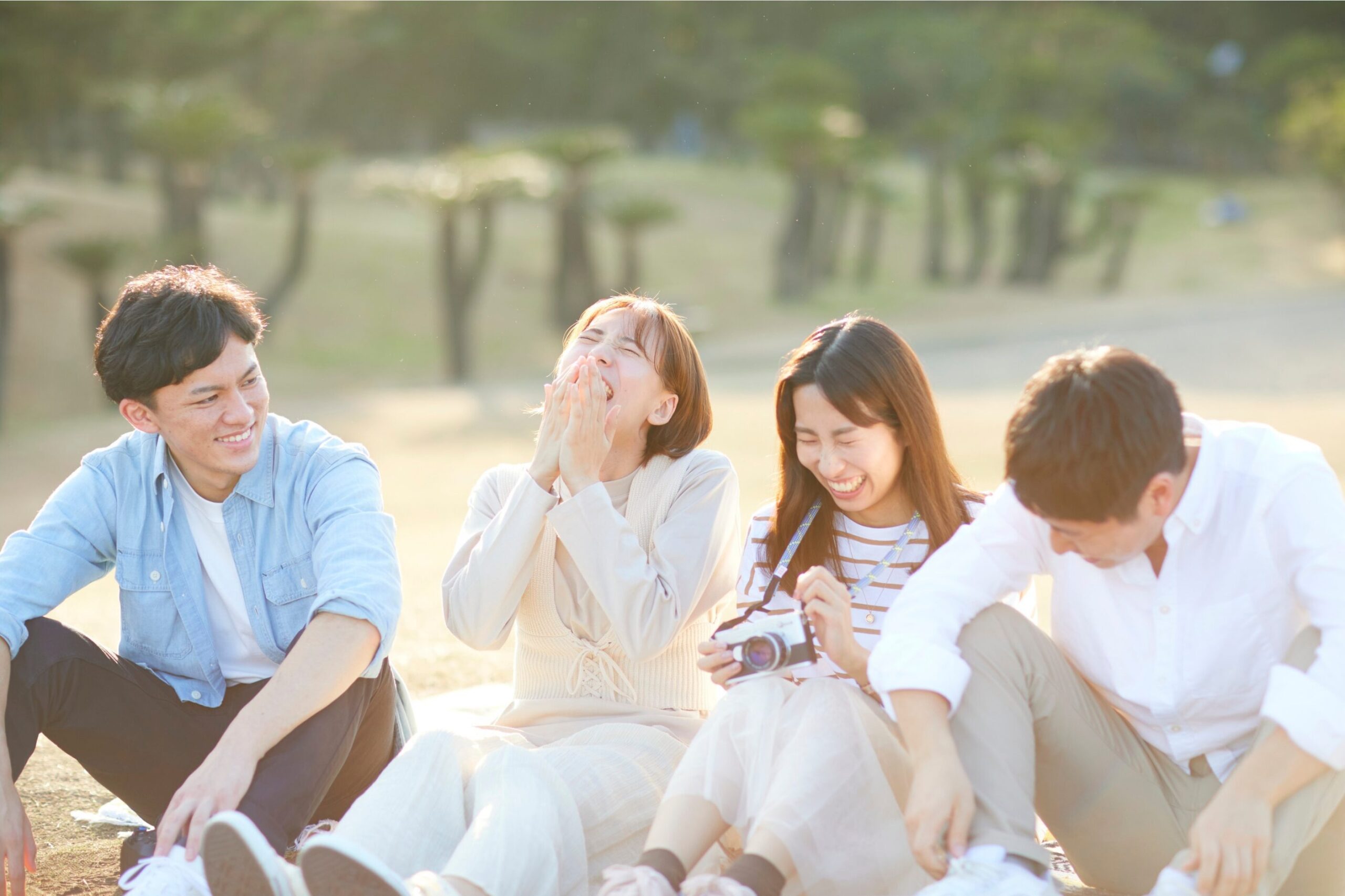 笑っている人たち